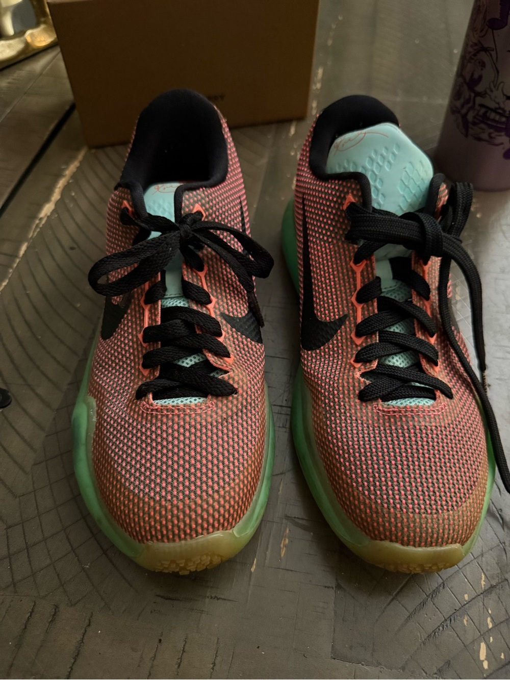 Nike Sneakers in Coral Pink and Mint Green